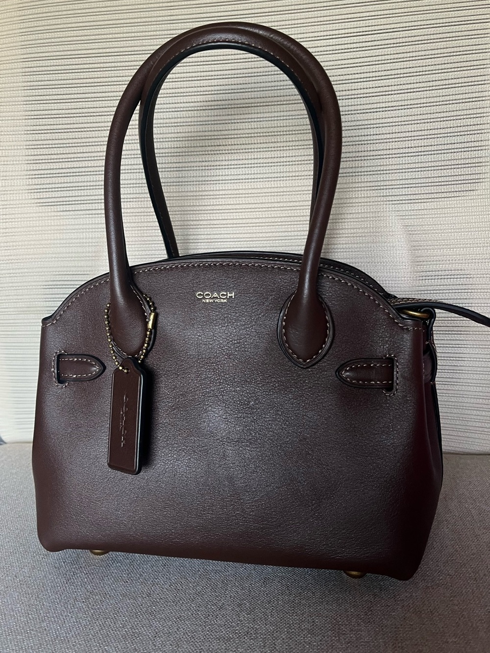 Coach Empire 21 in Maple